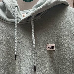 Women’s XL North Face hooded sweatshirt…..lightly worn.